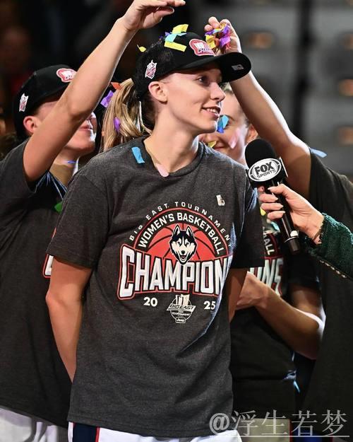 霍姆格伦补篮得手 亚历山大三分未果