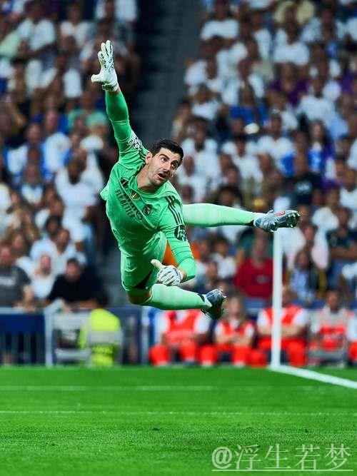 33岁足坛名将爆发：单场10次神级扑救助皇马取胜，赛后怒批队友